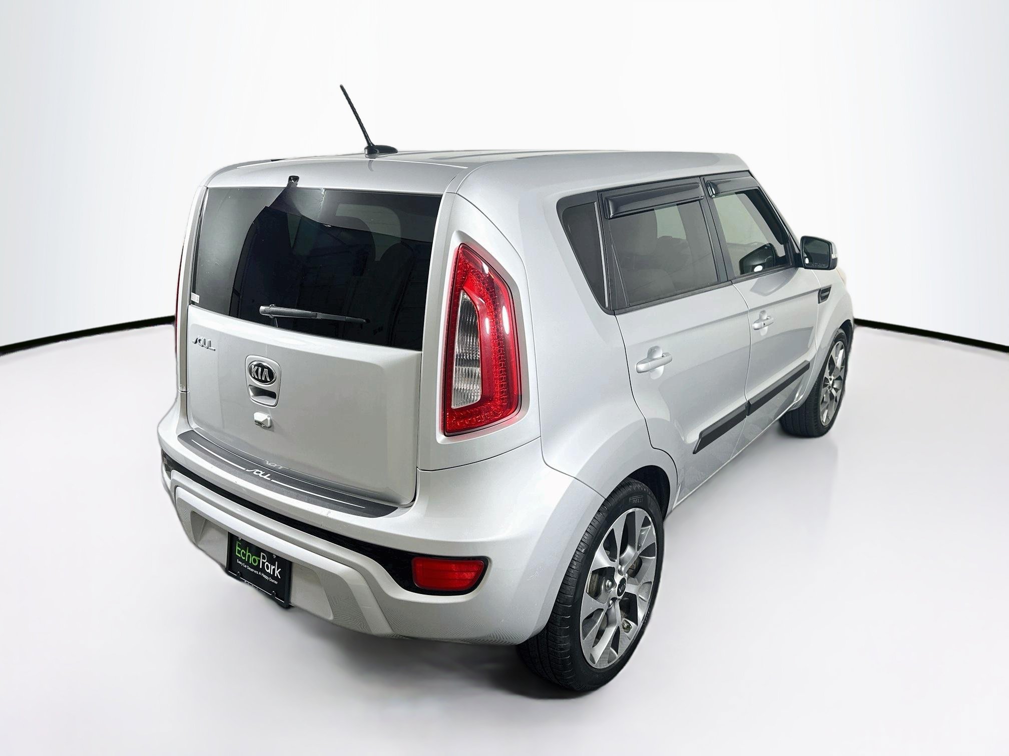 Used 2013 Kia Soul ! w/ Premium Pkg FWD image 9