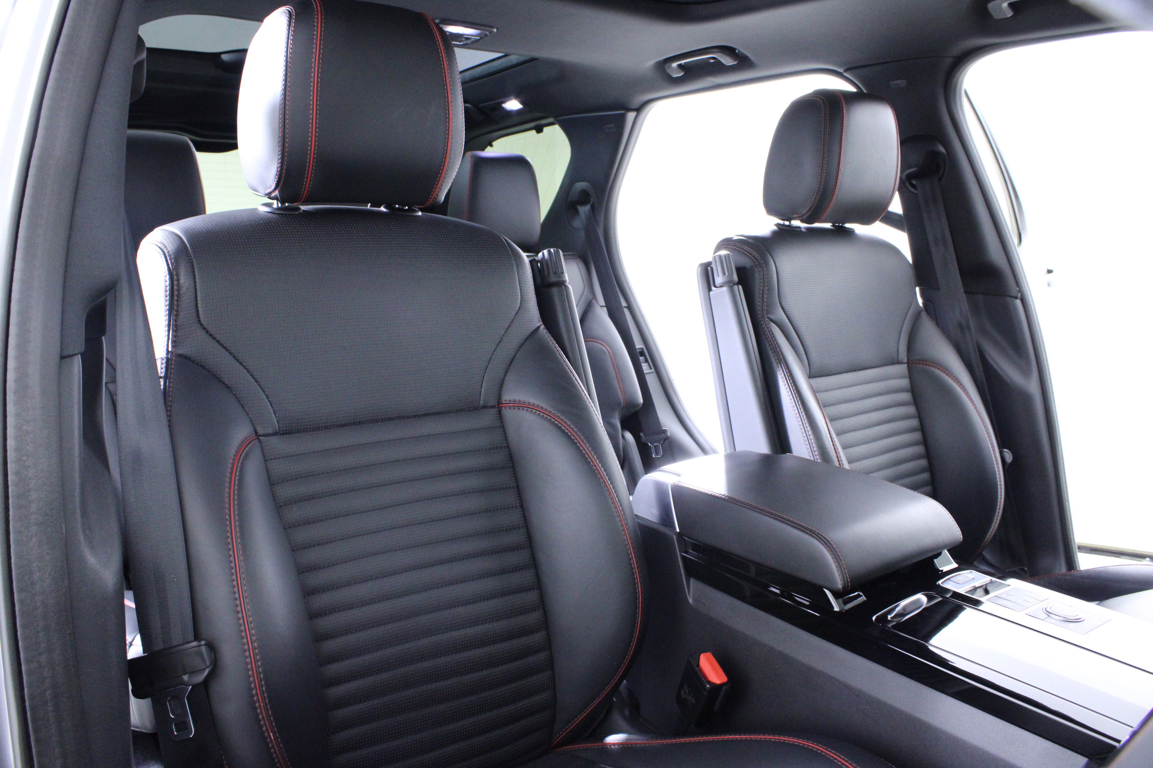 Used 2020 Land Rover Discovery HSE image 20