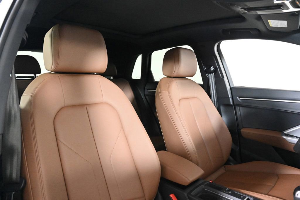 Used 2025 Audi Q3 2.0T Premium w/ Convenience Package image 16