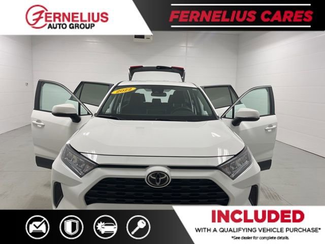 Used 2022 Toyota RAV4 LE image 11