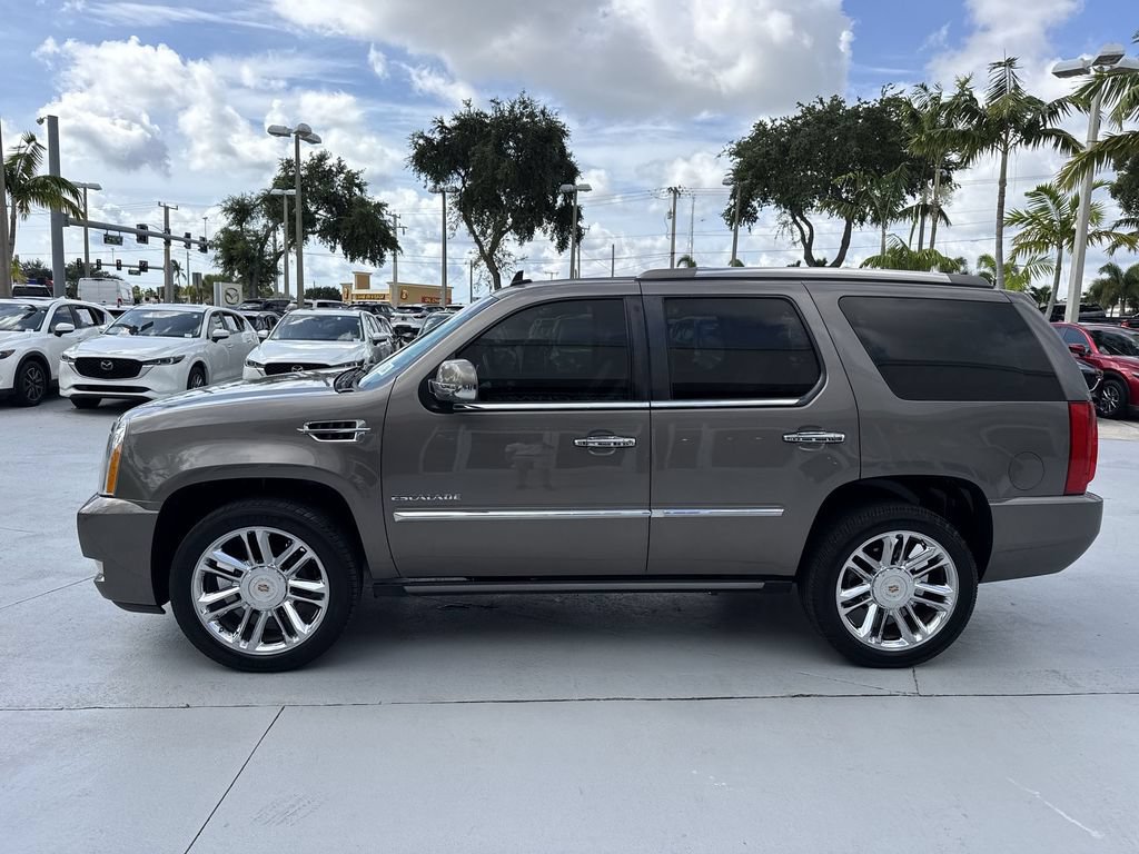 Used 2013 Cadillac Escalade Platinum RWD image 11