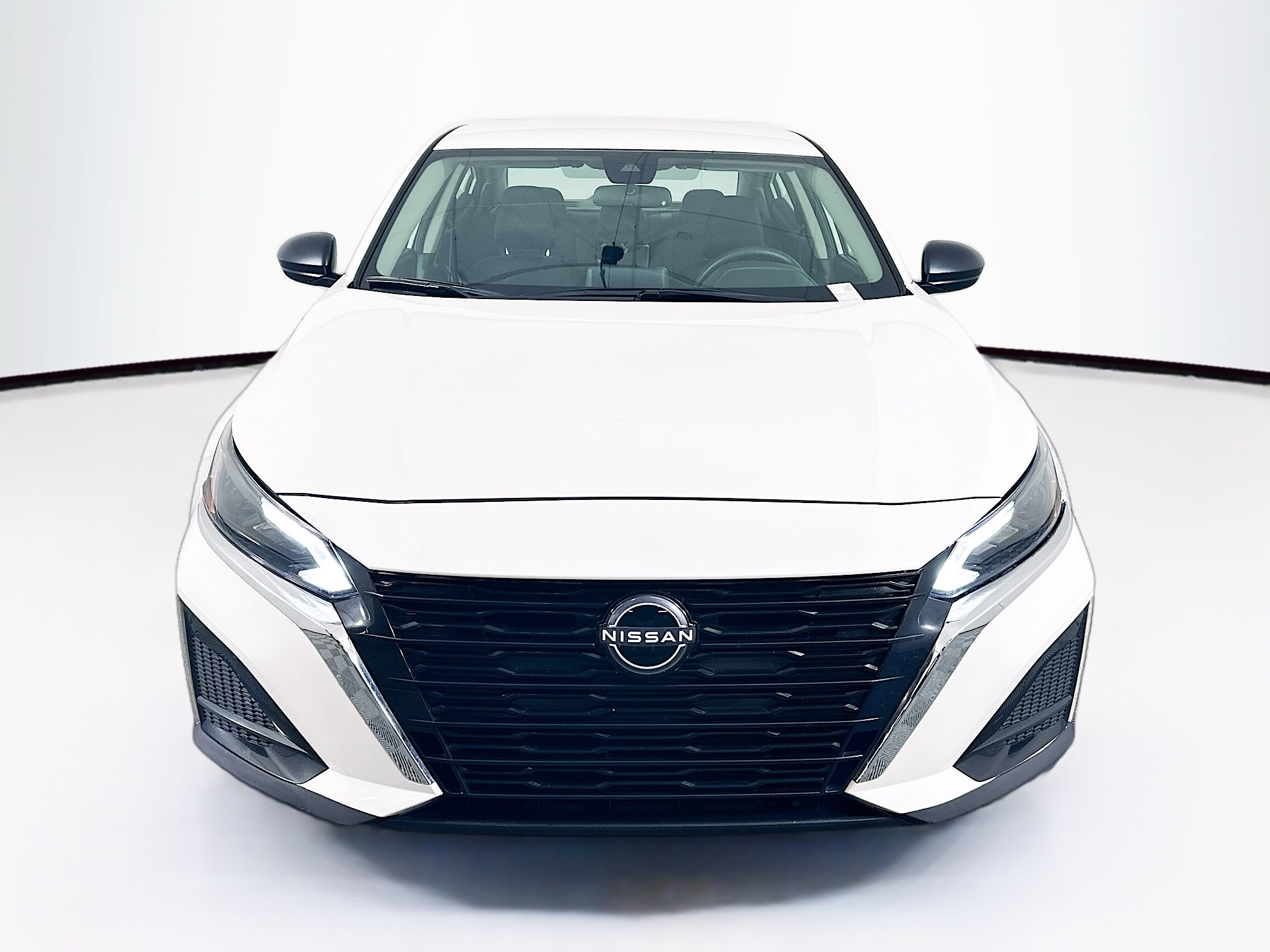 Used 2025 Nissan Altima 2.5 SV FWD image 2