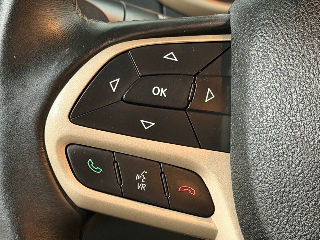 Used 2017 Jeep Cherokee Latitude w/ Cold Weather Group image 35