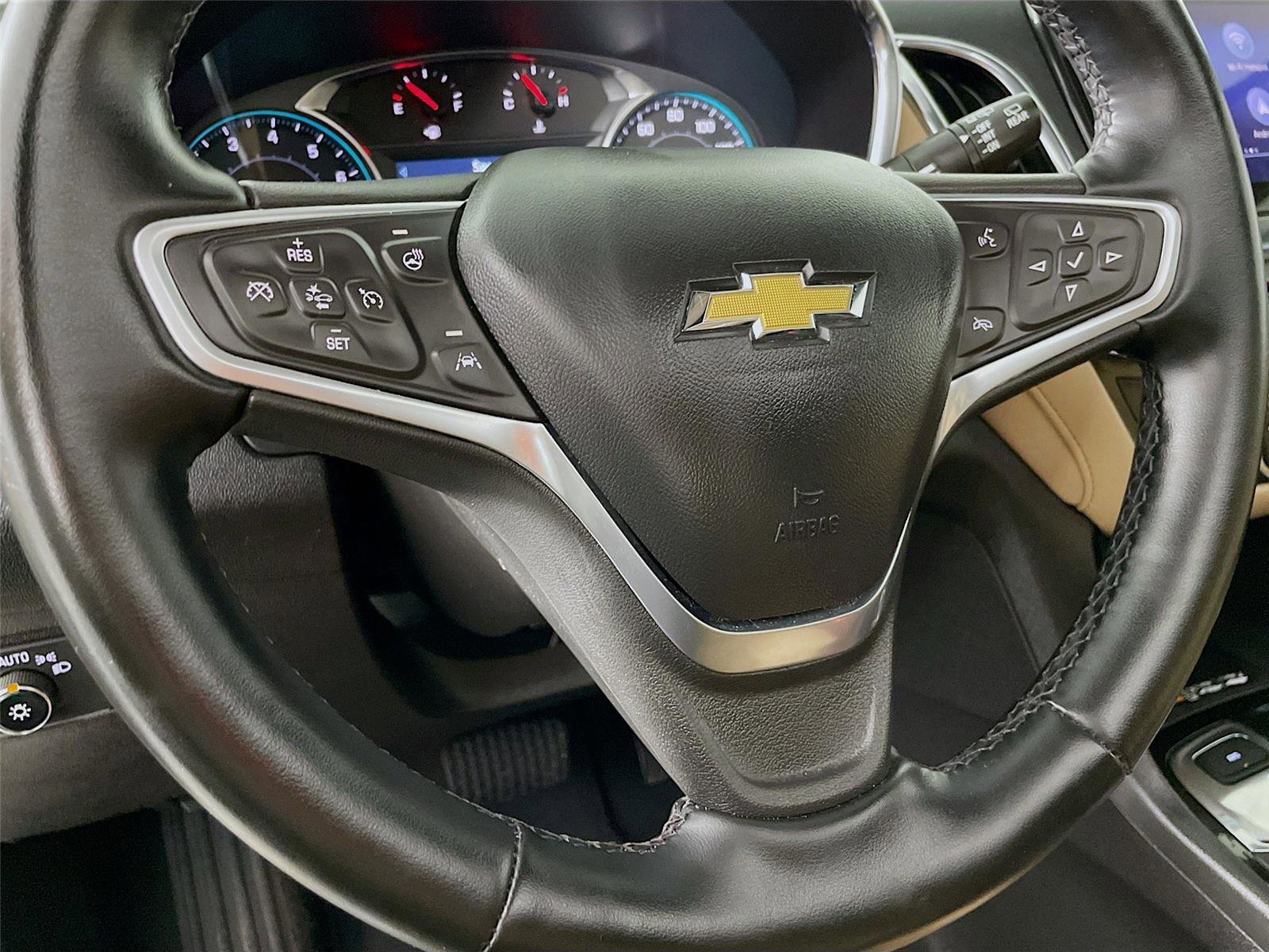 Used 2023 Chevrolet Equinox Premier image 15