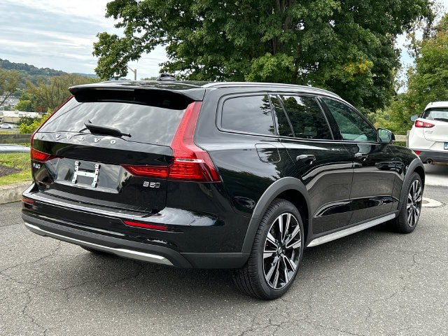 New 2026 Volvo V60 B5 Cross Country Ultra w/ Protection Package Premier AWD/4WD image 4