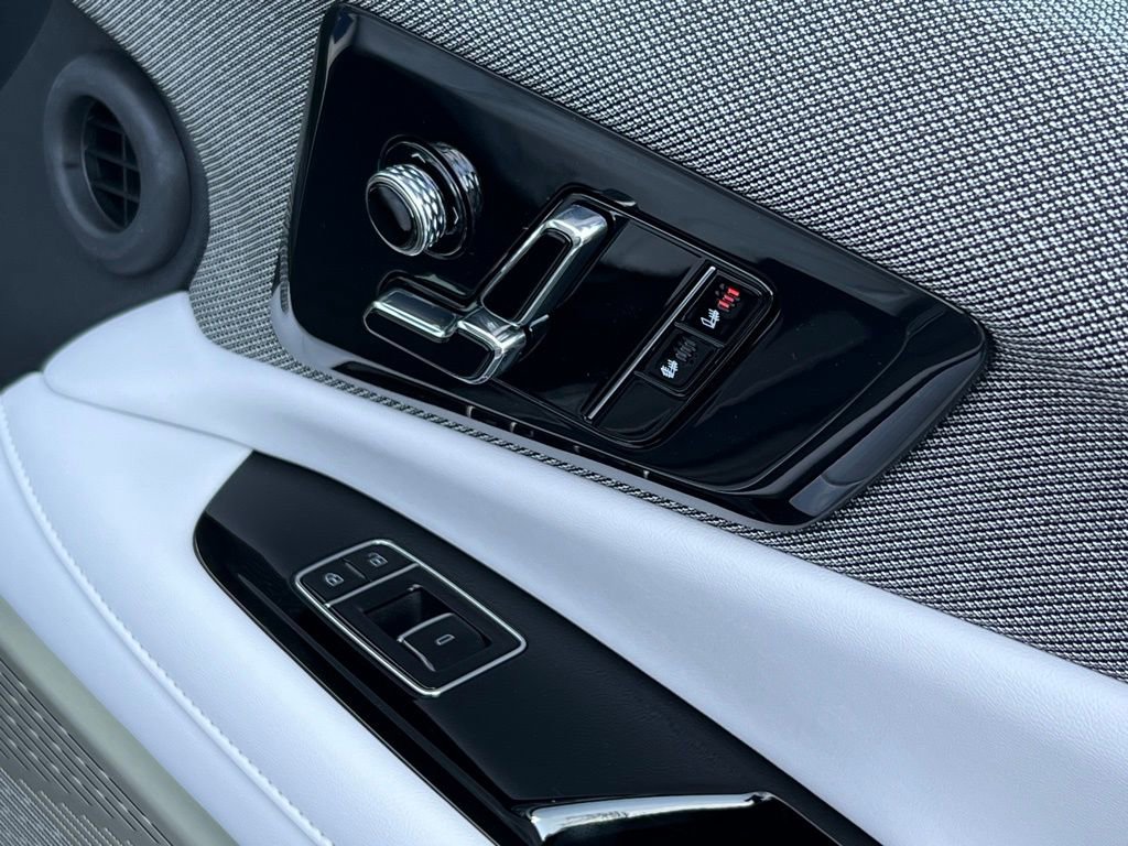 New 2026 Cadillac Optiq Luxury 1 image 25