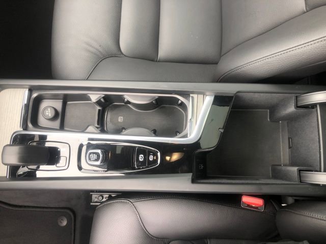 Used 2025 Volvo XC60 B5 Plus AWD/4WD image 28