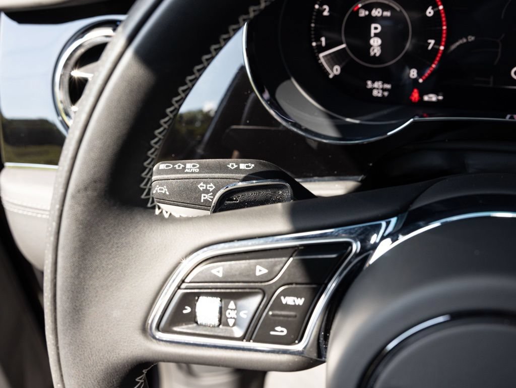 Used 2025 Bentley Bentayga AWD/4WD image 41