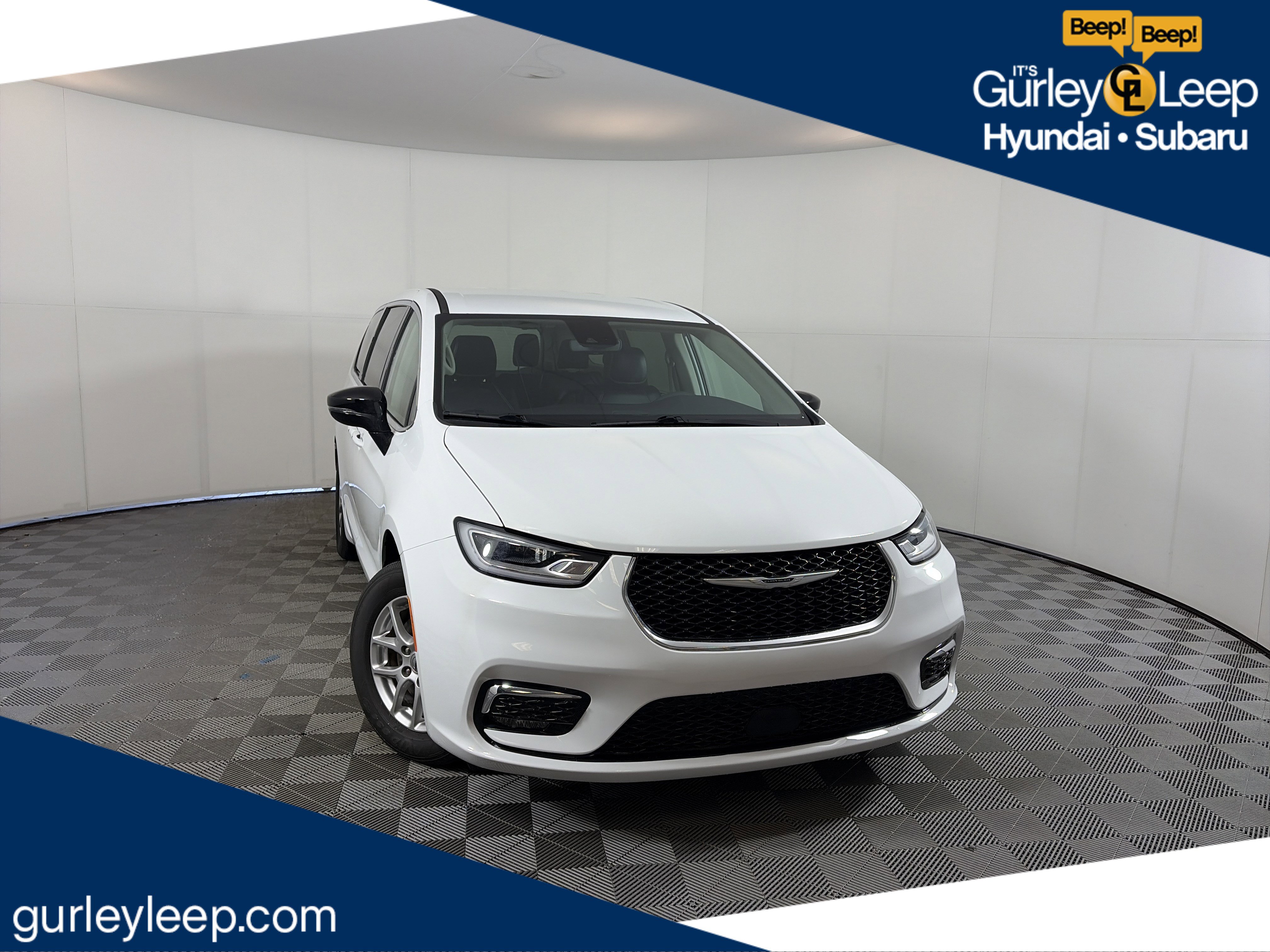 Used 2024 Chrysler Pacifica Touring-L image 1