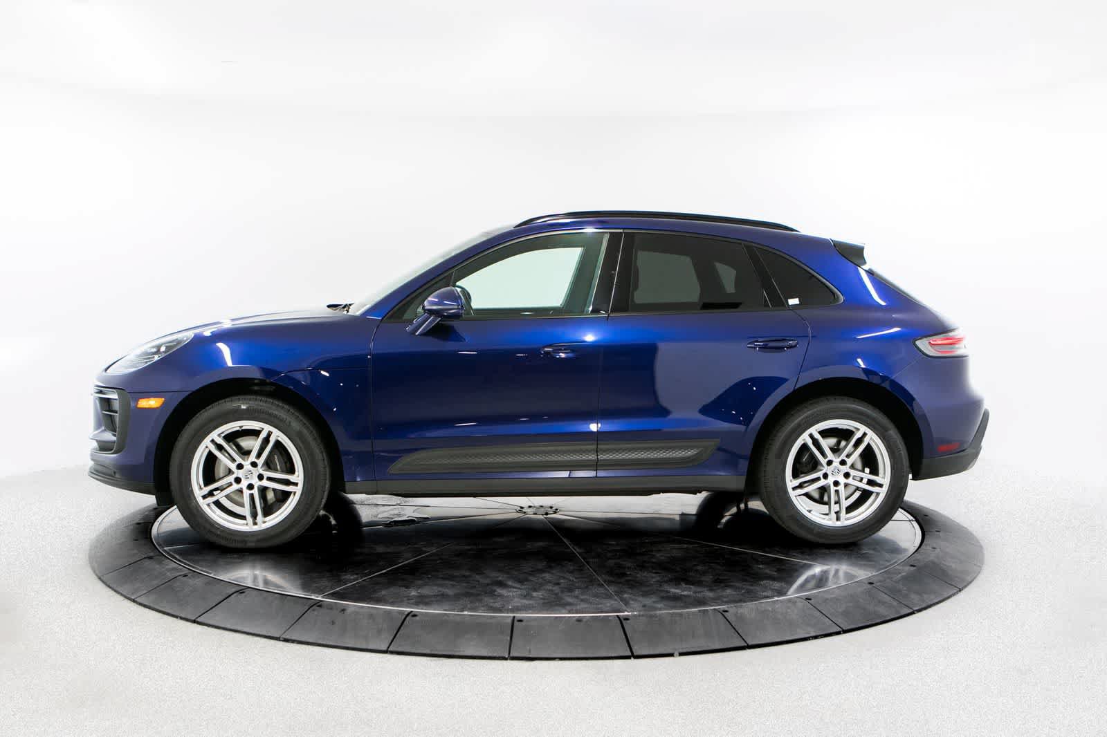 Certified 2023 Porsche Macan AWD/4WD image 2