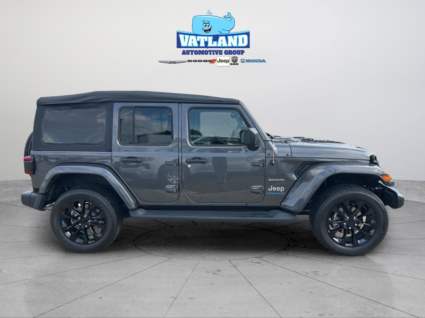 Used 2023 Jeep Wrangler Unlimited Sahara w/ Cold Weather Group image 6