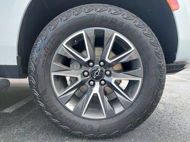 Used 2024 Chevrolet Suburban Z71 w/ Luxury Package AWD/4WD image 40