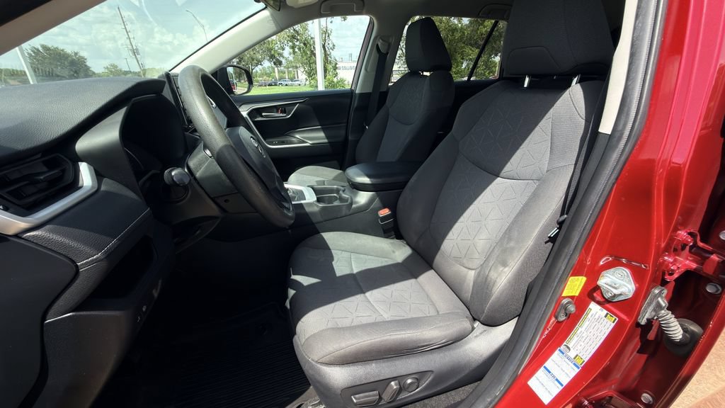 Used 2021 Toyota RAV4 XLE AWD/4WD image 25