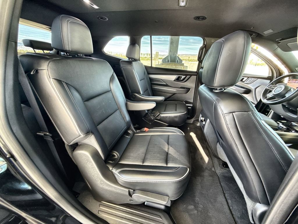 Used 2025 Buick Enclave Preferred AWD/4WD image 19