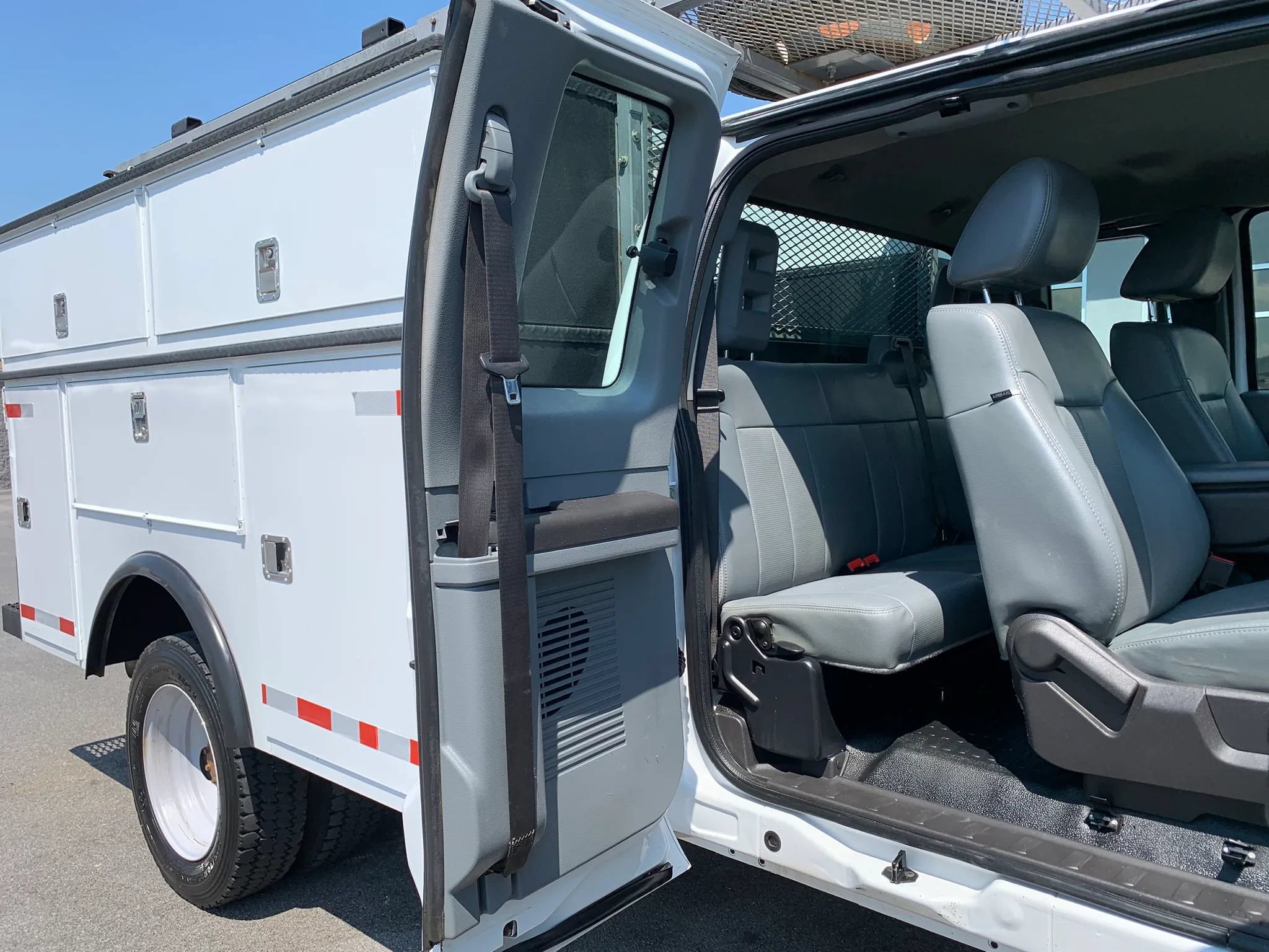 Used 2011 Ford F550 4x4 SuperCab Super Duty w/ PWR Equipment Group image 26