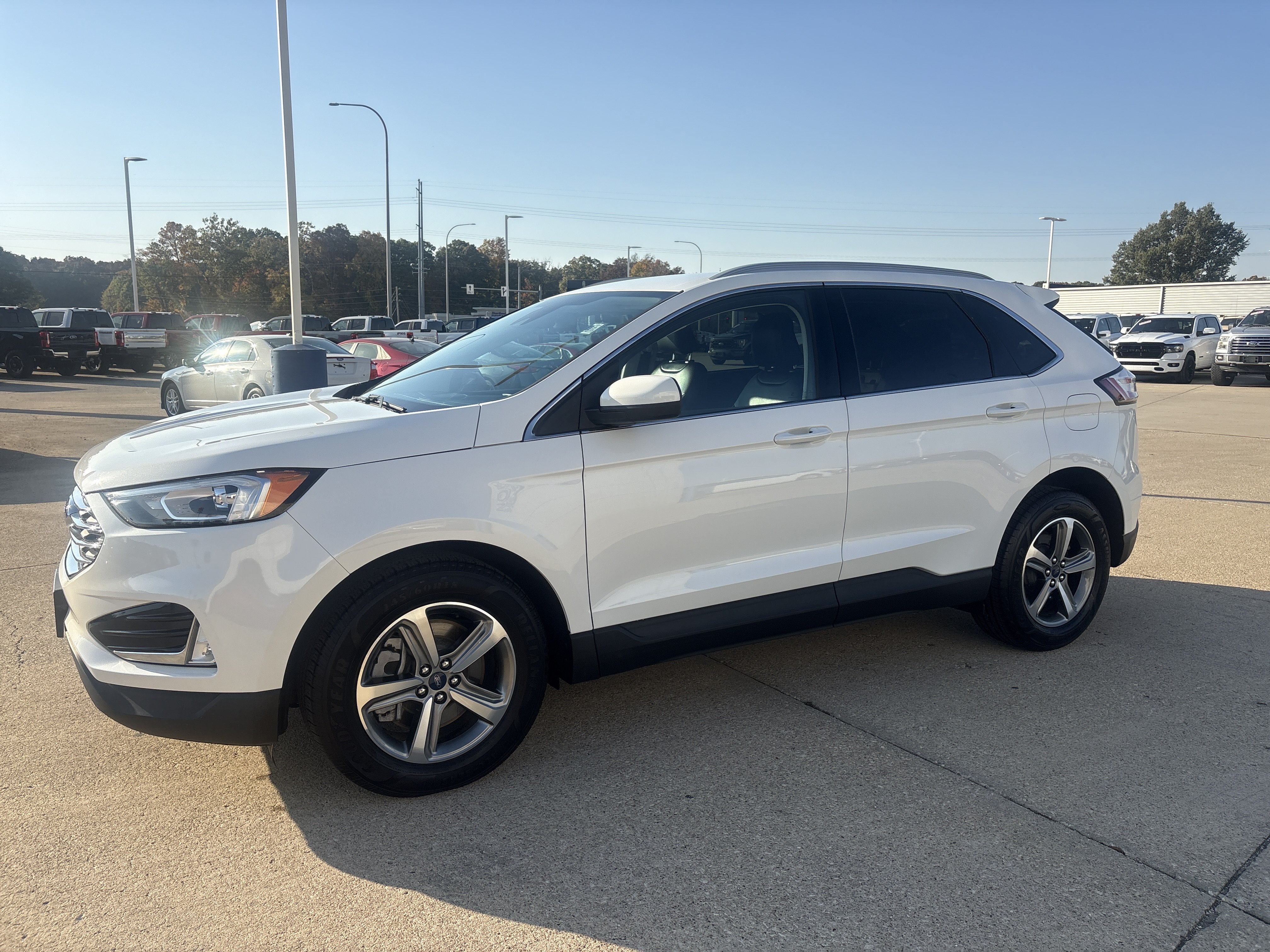 Used 2021 Ford Edge SEL w/ Convenience Package FWD image 3