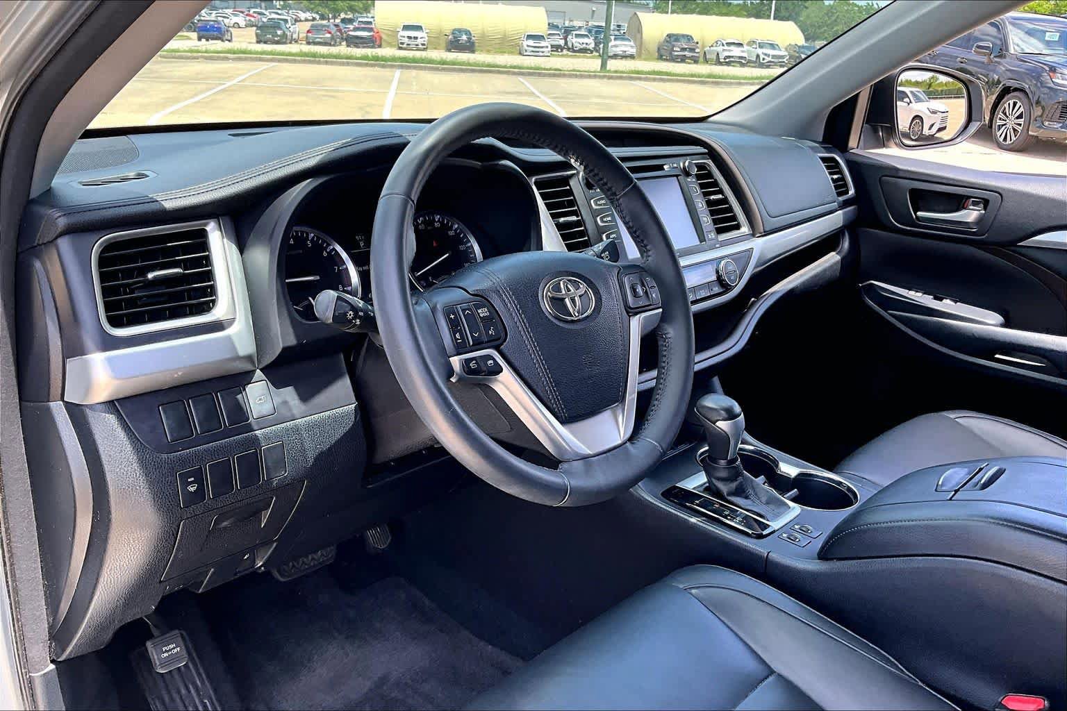 Used 2015 Toyota Highlander XLE FWD image 16