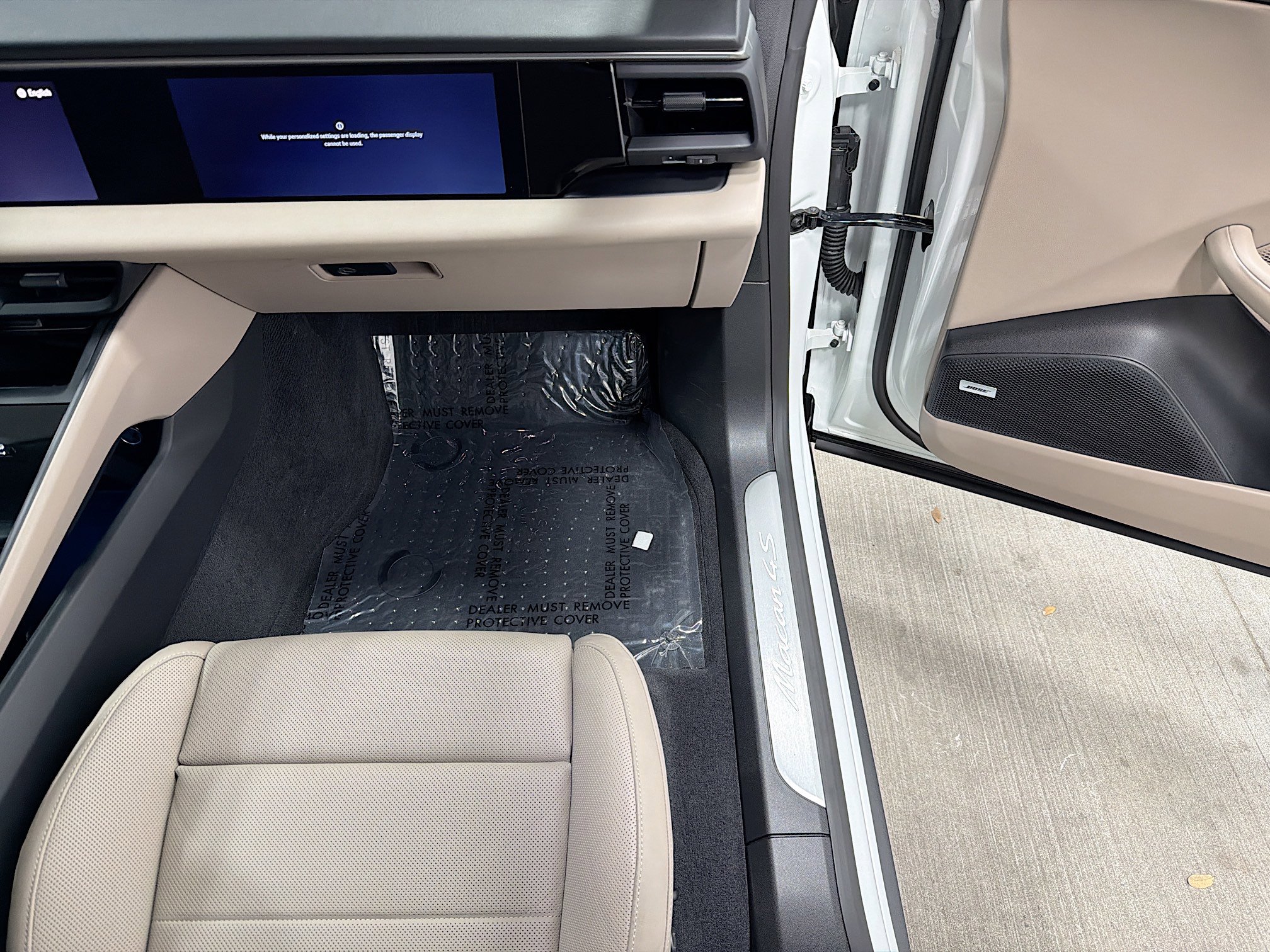 Certified 2025 Porsche Macan 4S Electric image 18