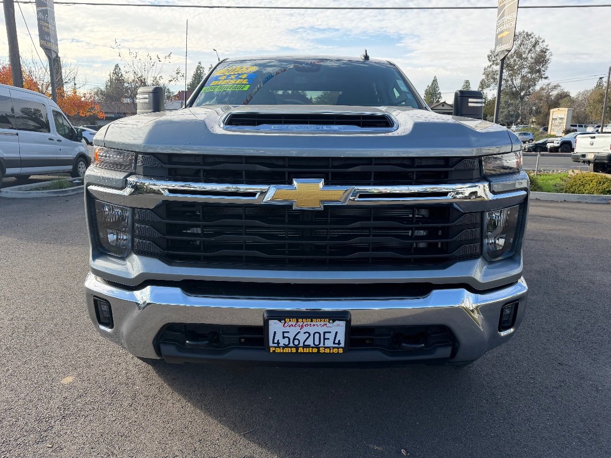 Used 2025 Chevrolet Silverado 2500 LT w/ Convenience Package image 2