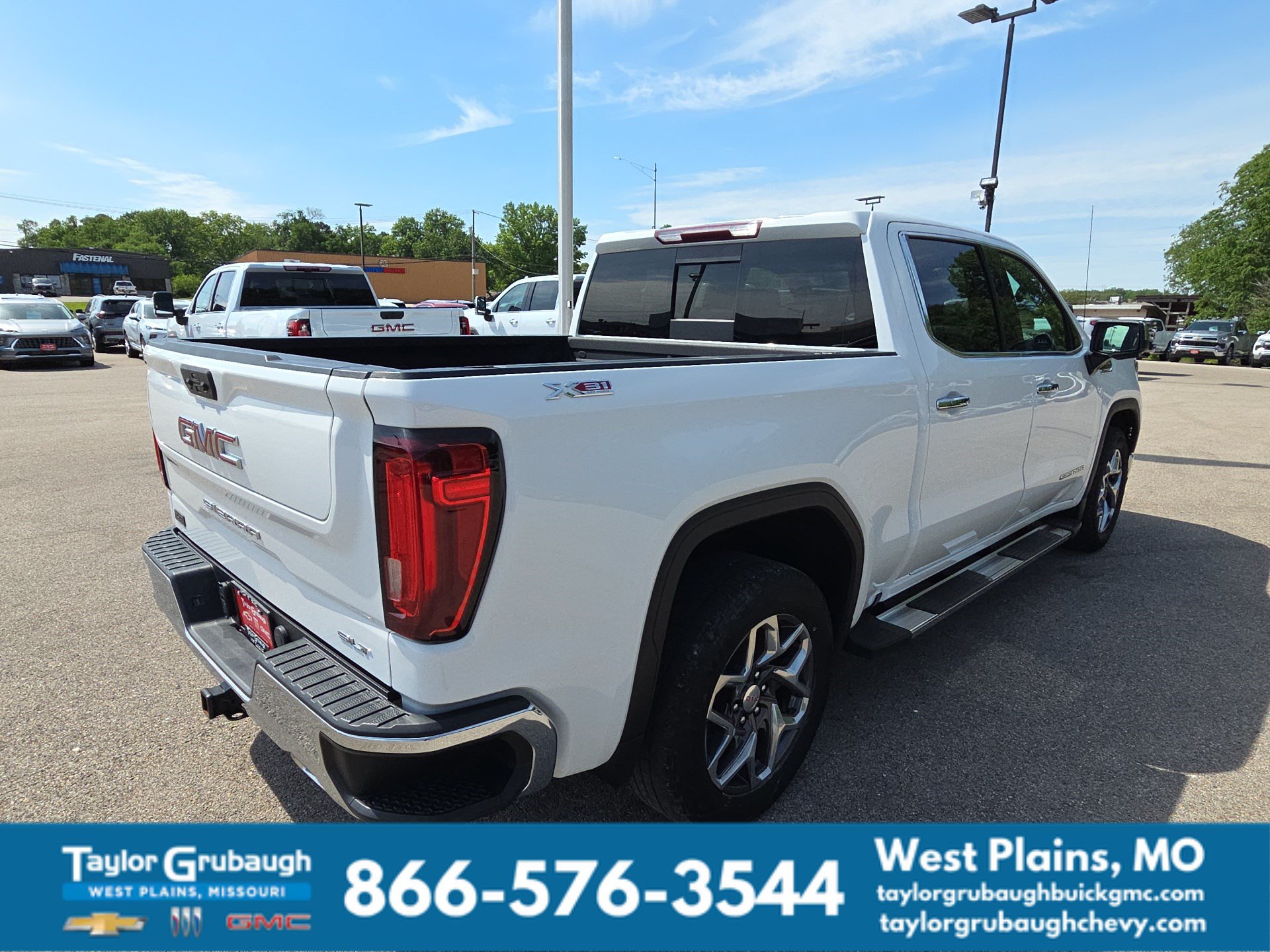 Used 2023 GMC Sierra 1500 SLT w/ SLT Premium Package AWD/4WD image 10