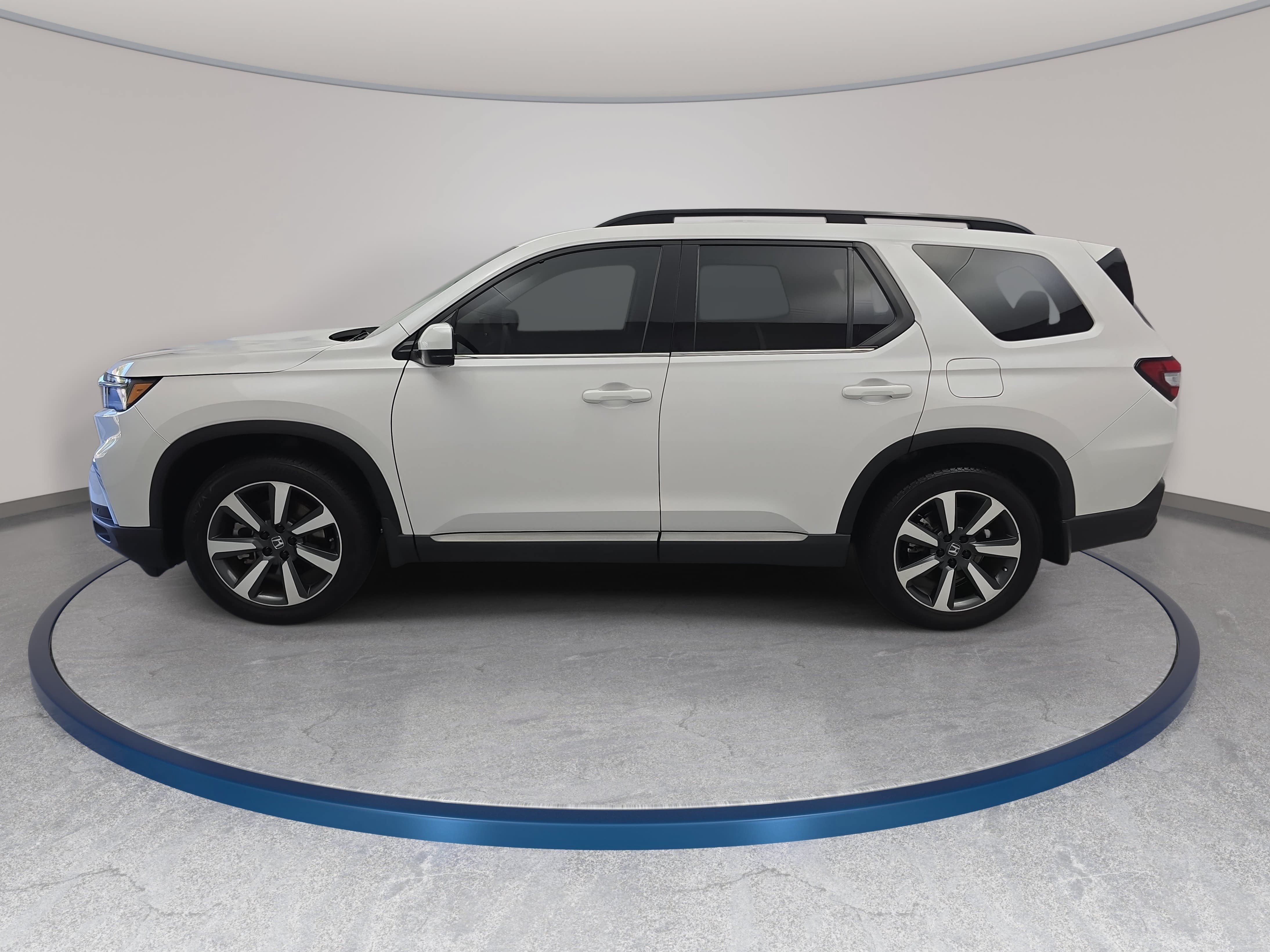 Certified 2025 Honda Pilot Touring image 8