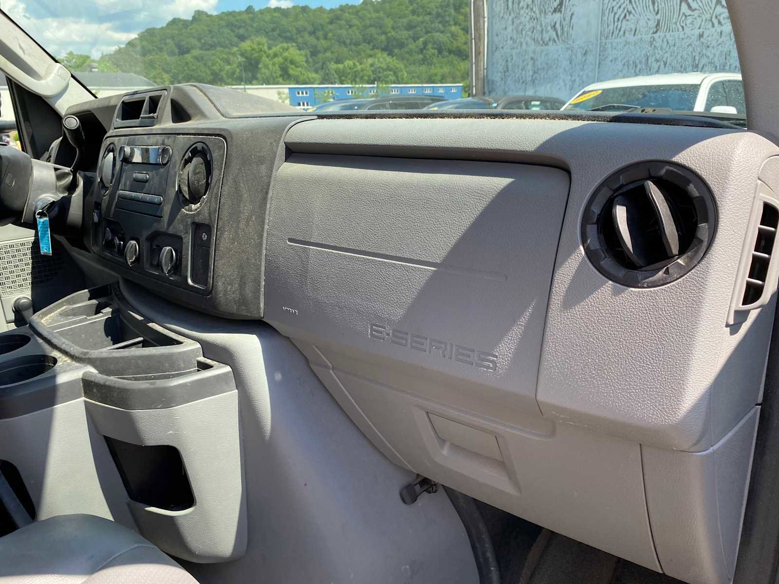 Used 2017 Ford E-450 and Econoline 450 Super Duty RWD image 22