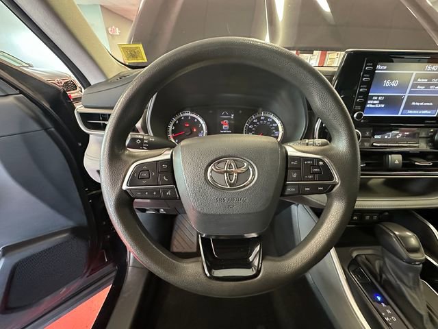 Certified 2021 Toyota Highlander L image 19