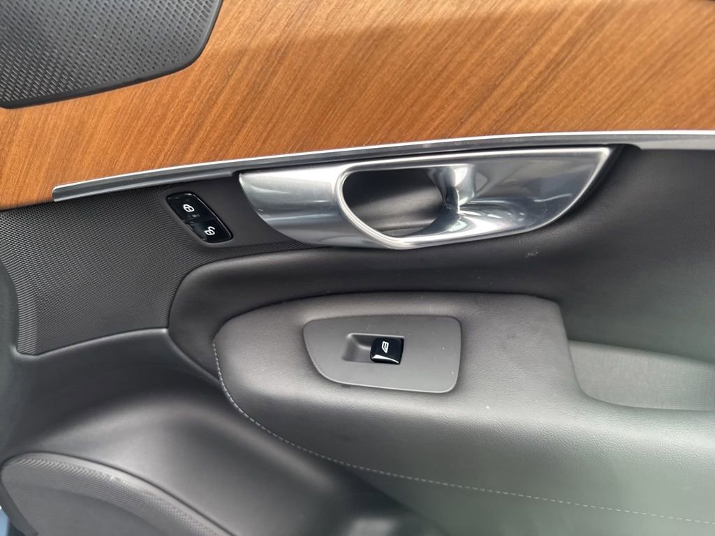 Used 2025 Volvo XC90 B5 Plus w/ Protection Package Premier image 46