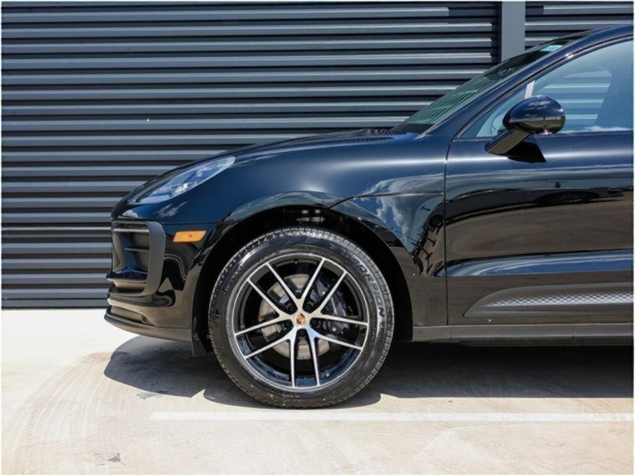 Certified 2025 Porsche Macan AWD/4WD image 11