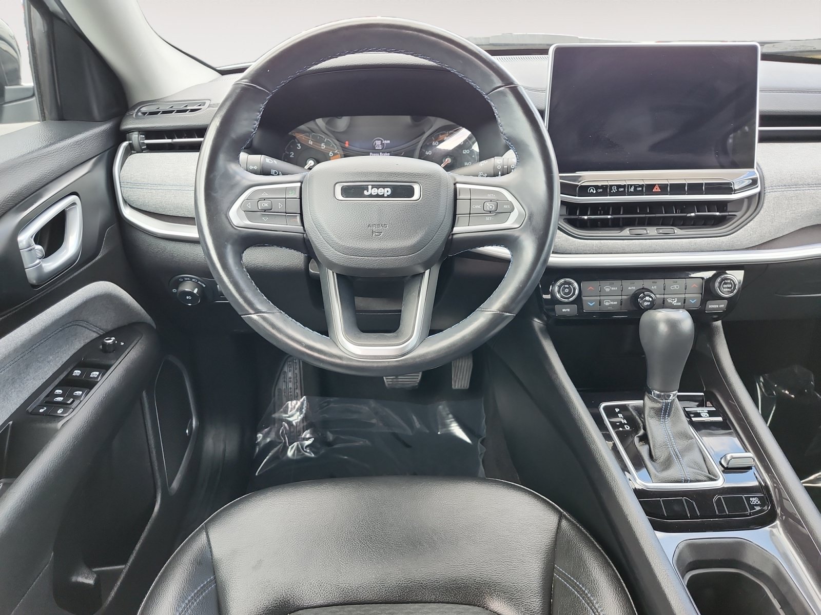 Used 2022 Jeep Compass Latitude w/ Sun and Sound Group AWD/4WD image 10