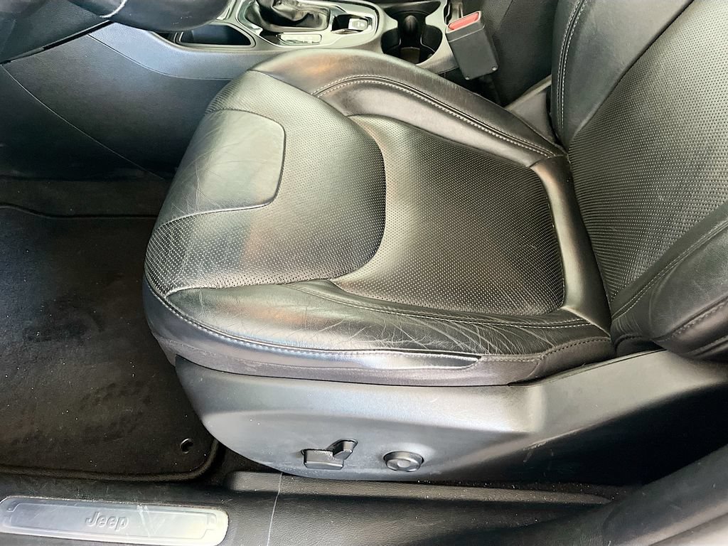 Used 2020 Jeep Cherokee Limited FWD image 19