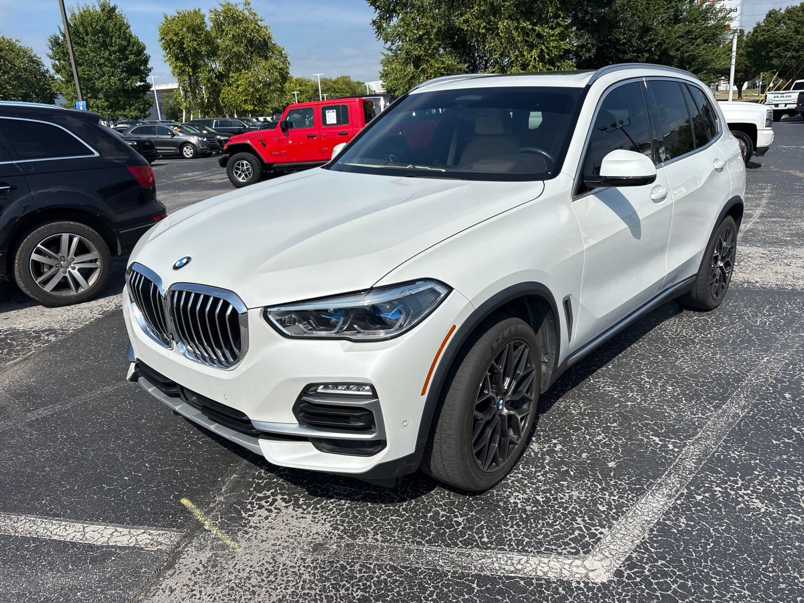 Used 2019 BMW X5 xDrive50i w/ Executive Package AWD/4WD image 3