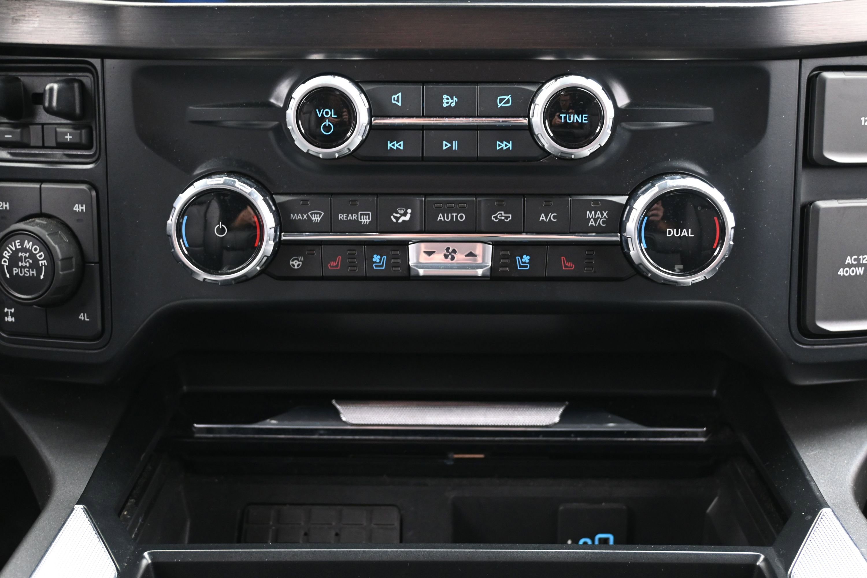 Used 2023 Ford F250 Lariat w/ Lariat Ultimate Package AWD/4WD image 41