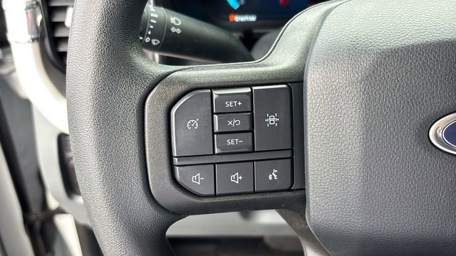Used 2025 Ford F350 XLT w/ Black Appearance Package image 15