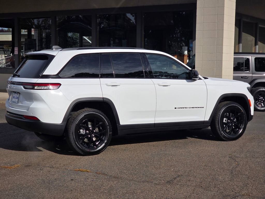 New 2025 Jeep Grand Cherokee Altitude AWD/4WD image 31