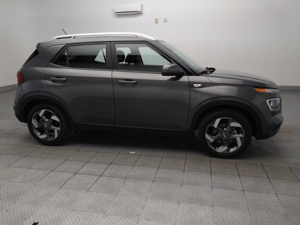 Used 2025 Hyundai Venue SEL FWD image 11