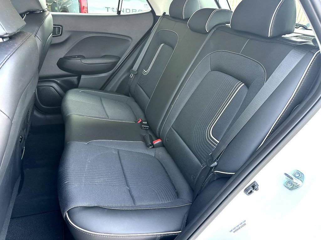 Used 2026 Hyundai Venue SEL FWD image 21