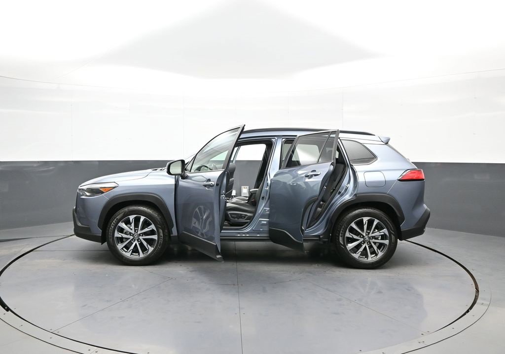 Certified 2023 Toyota Corolla Cross XLE image 43