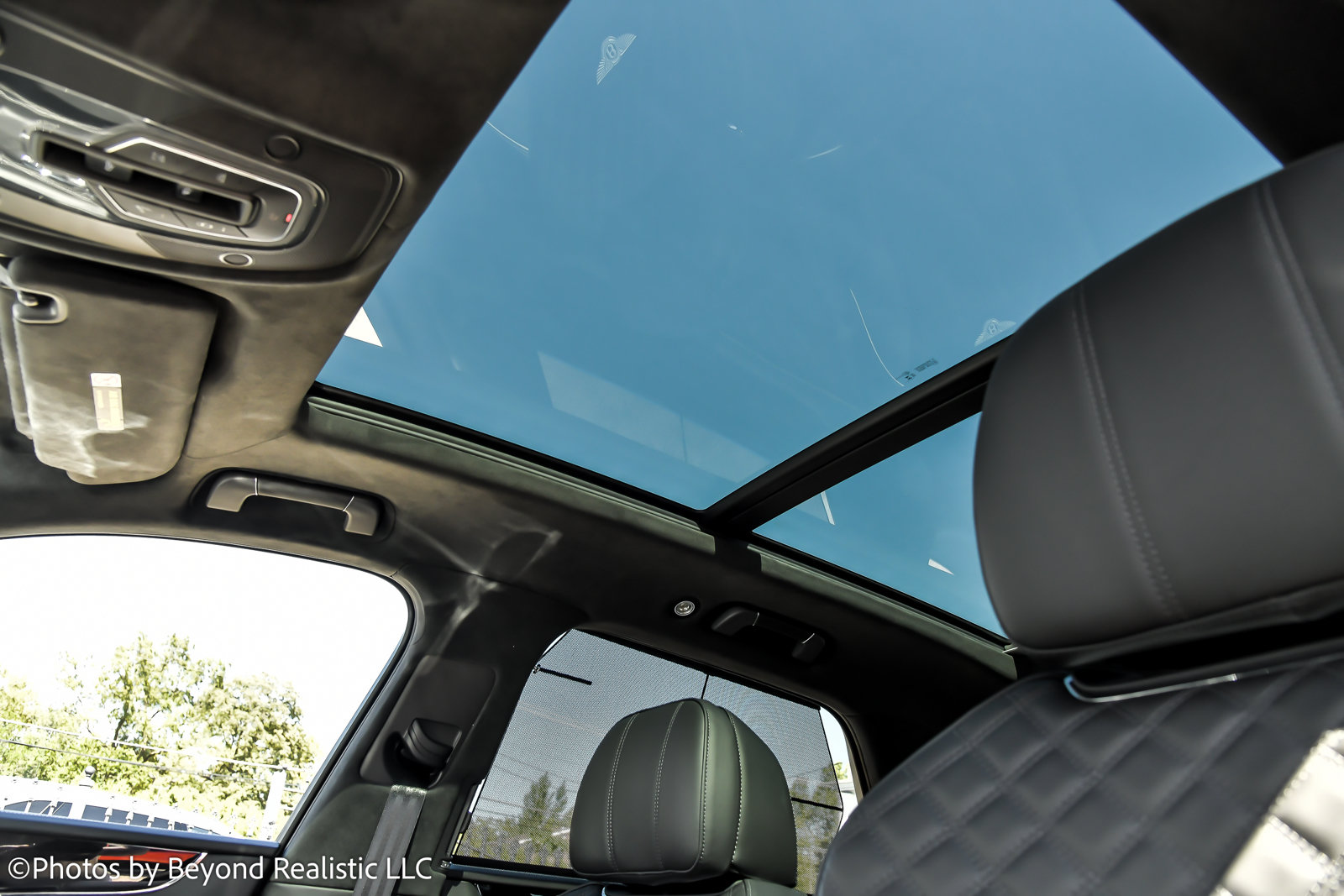 Certified 2023 Bentley Bentayga Plug-In Hybrid AWD/4WD image 23