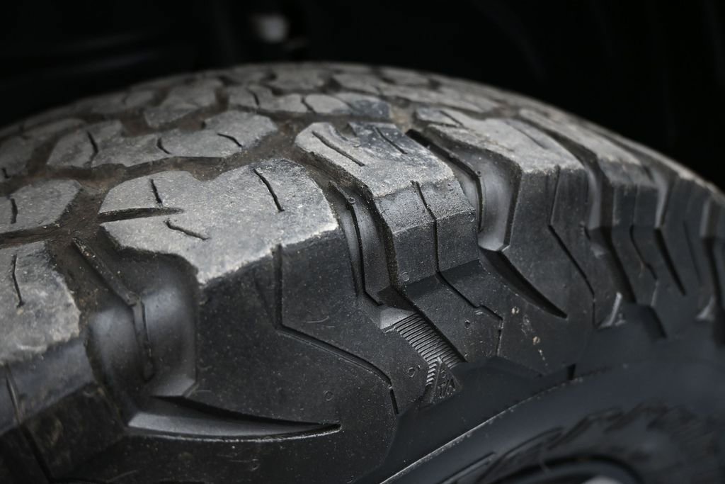 Used 2021 Jeep Wrangler Unlimited Rubicon 4xe w/ Dual Top Group AWD/4WD image 28