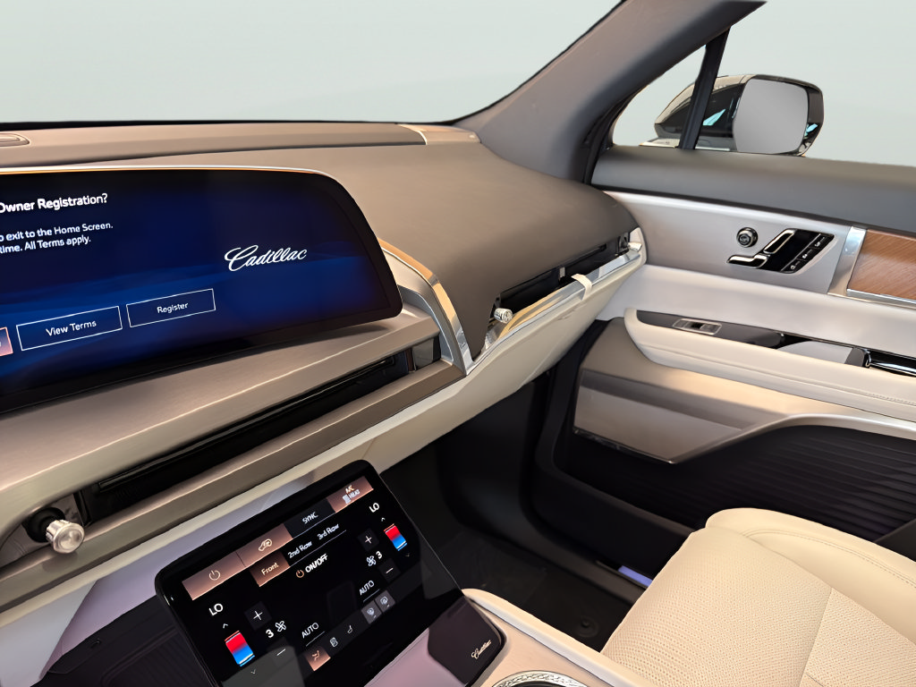 New 2027 Cadillac Vistiq Sport w/ LPO, Floor Liner Package AWD/4WD image 19