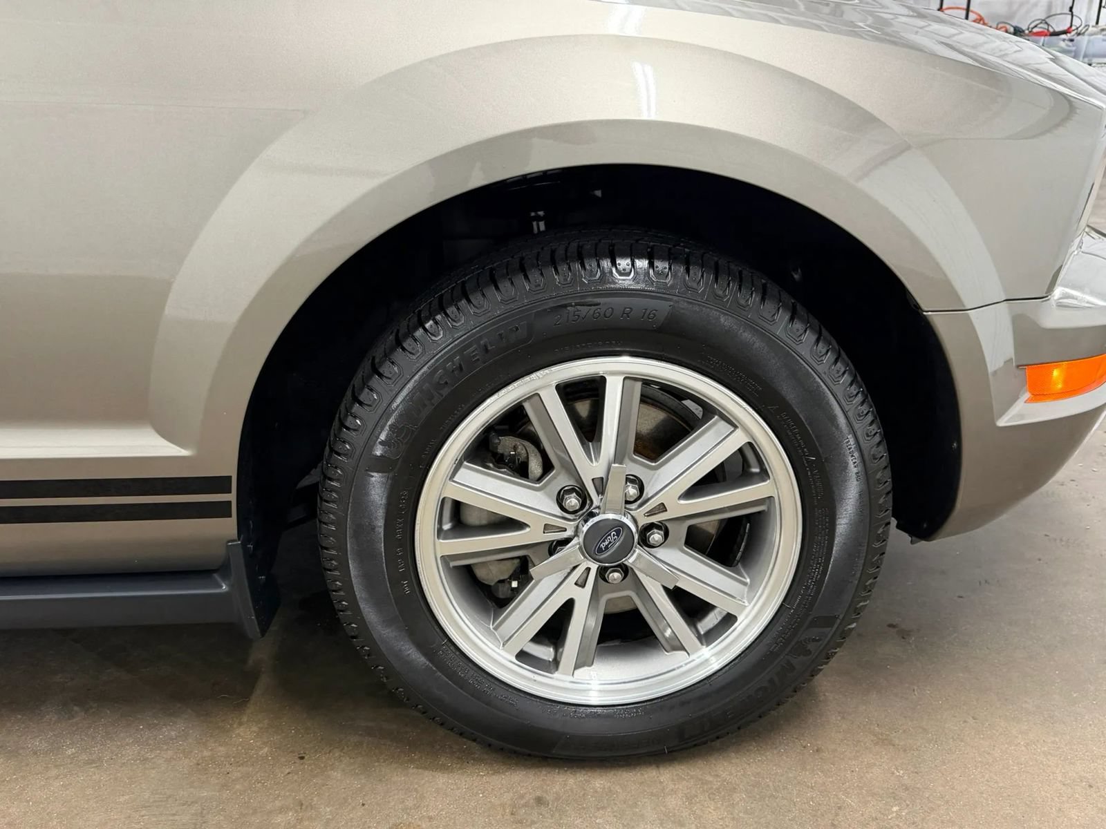 Used 2005 Ford Mustang Premium RWD image 20
