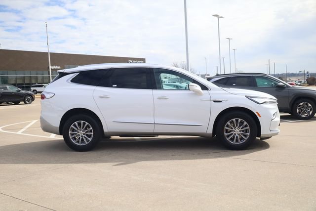 Used 2024 Buick Enclave Premium image 4