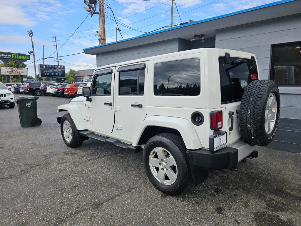 Used 2012 Jeep Wrangler Unlimited Sahara w/ Dual Top Group AWD/4WD image 4