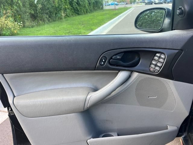 Used 2006 Ford Focus ZX4 Sedan FWD image 16