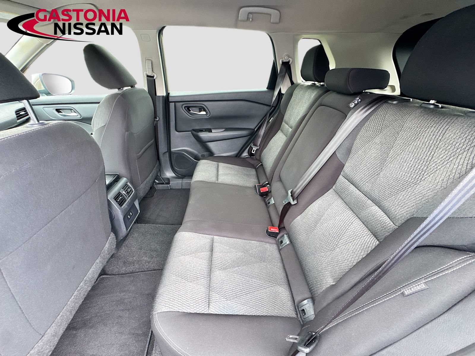 Used 2025 Nissan Rogue SV FWD image 32