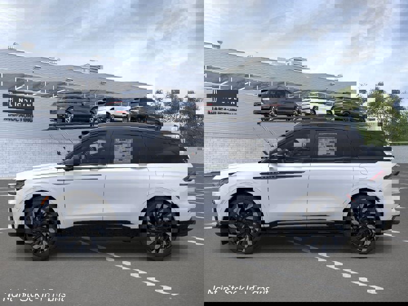 New 2026 Lincoln Nautilus Reserve image 3