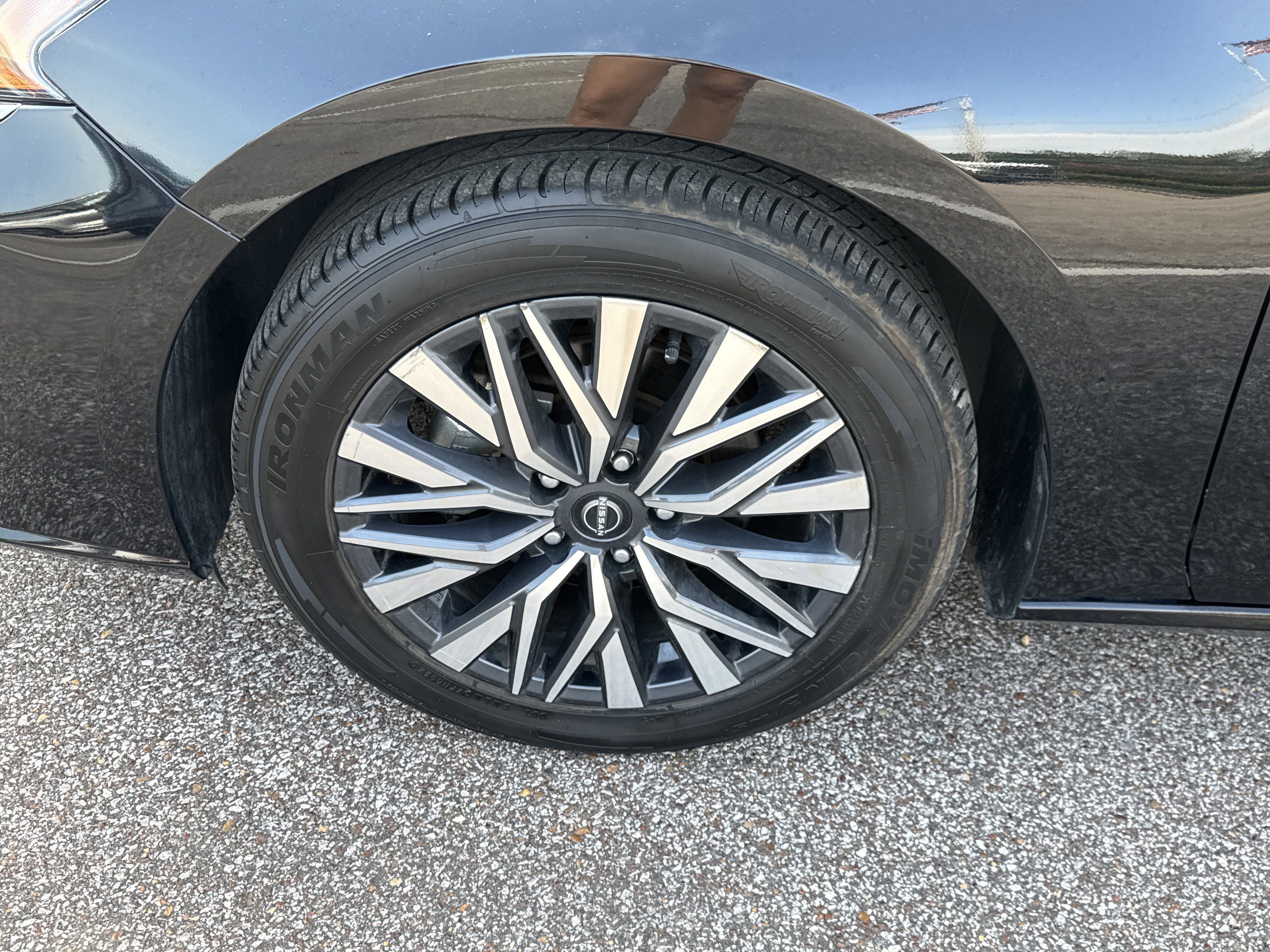 Used 2024 Nissan Altima 2.5 SV image 9