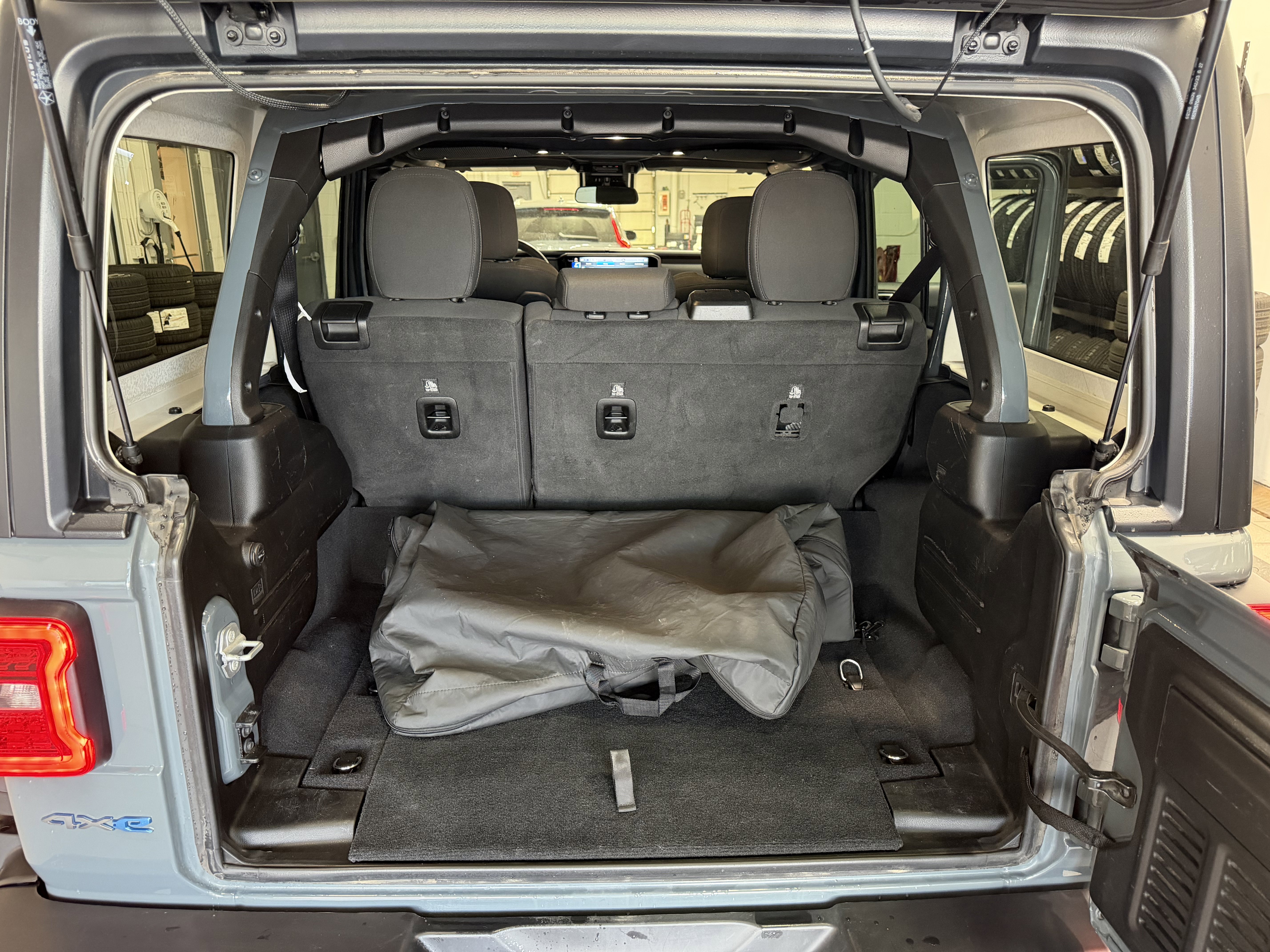 Used 2024 Jeep Wrangler Unlimited Rubicon 4xe image 34