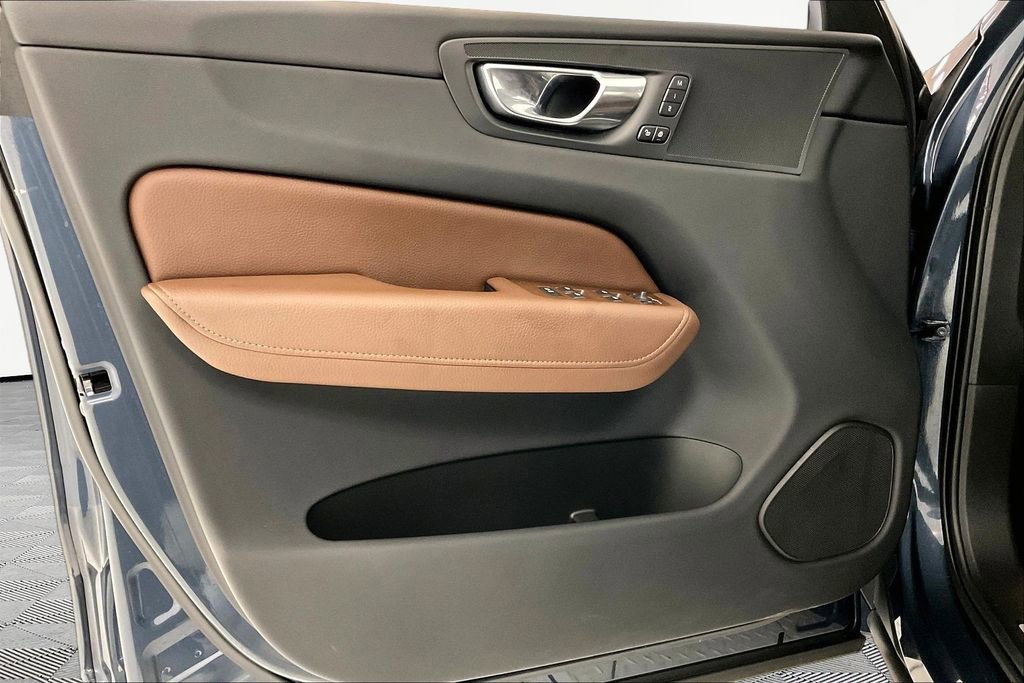 Used 2022 Volvo XC60 T8 Inscription Expression image 18